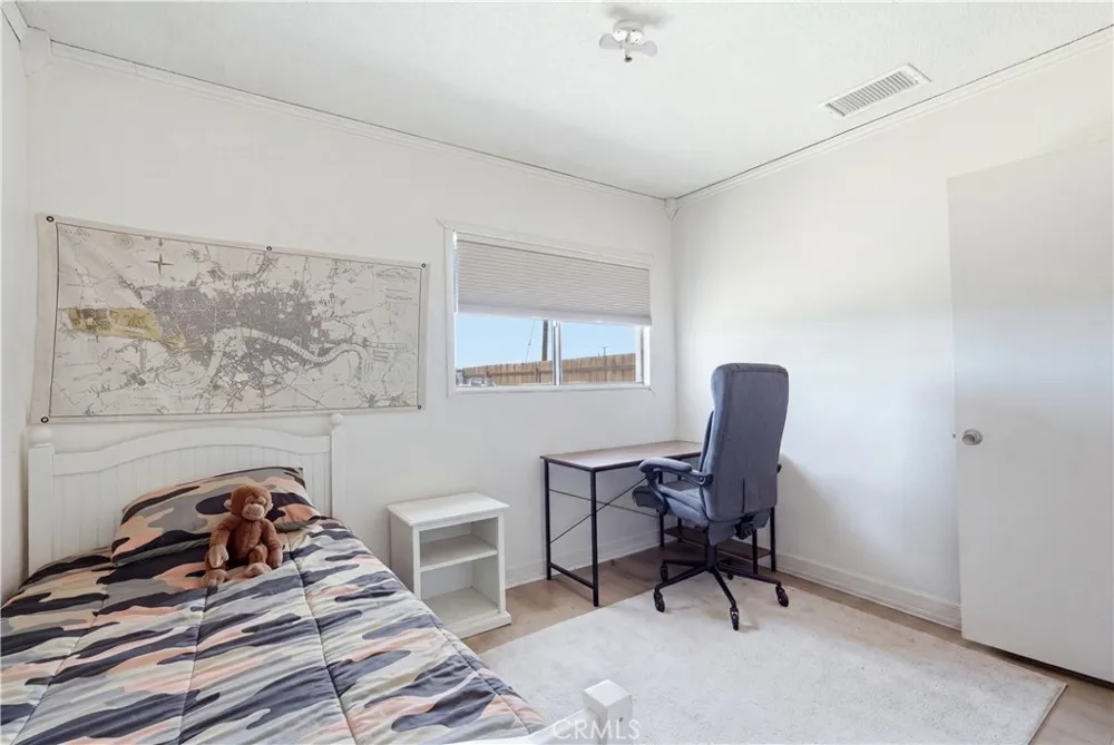 15761 Joshua Apple Valley, CA 92307