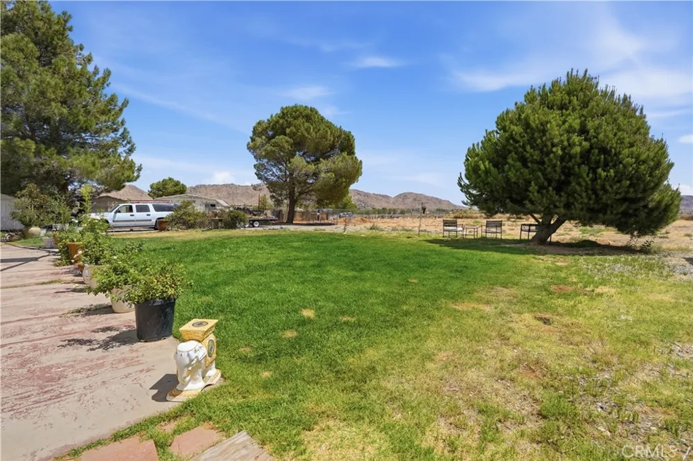 15761 Joshua Apple Valley, CA 92307