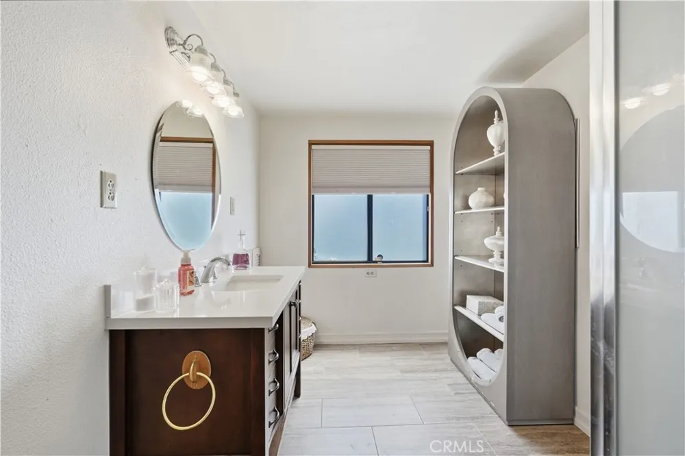 15761 Joshua Apple Valley, CA 92307