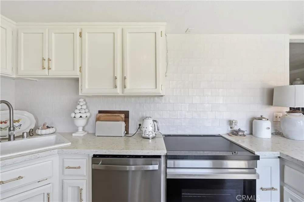15761 Joshua Apple Valley, CA 92307