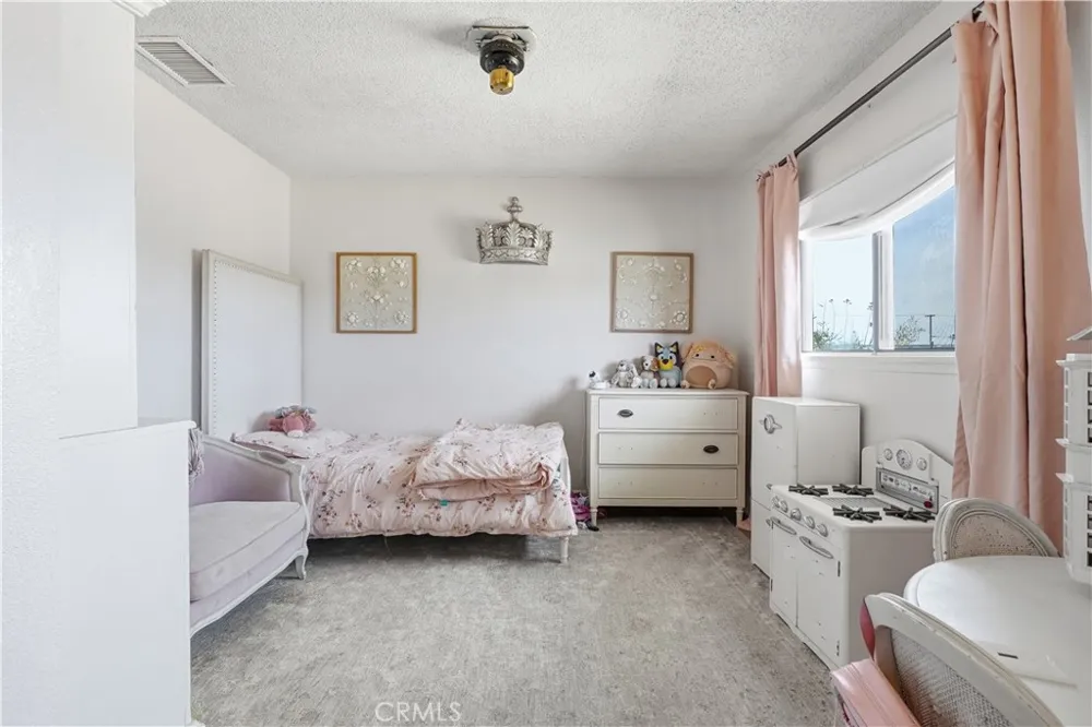 15761 Joshua Apple Valley, CA 92307