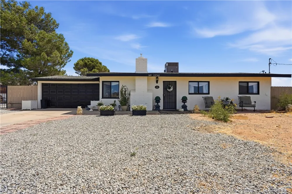 15761 Joshua Apple Valley, CA 92307