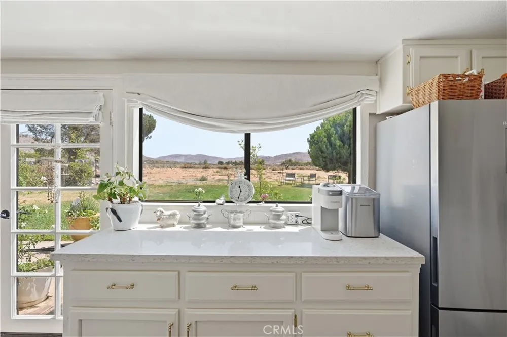 15761 Joshua Apple Valley, CA 92307