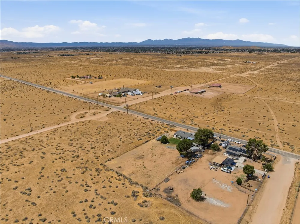 15761 Joshua Apple Valley, CA 92307