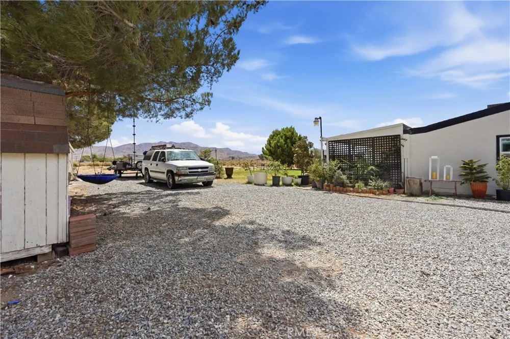 15761 Joshua Apple Valley, CA 92307
