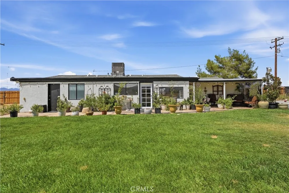 15761 Joshua Apple Valley, CA 92307