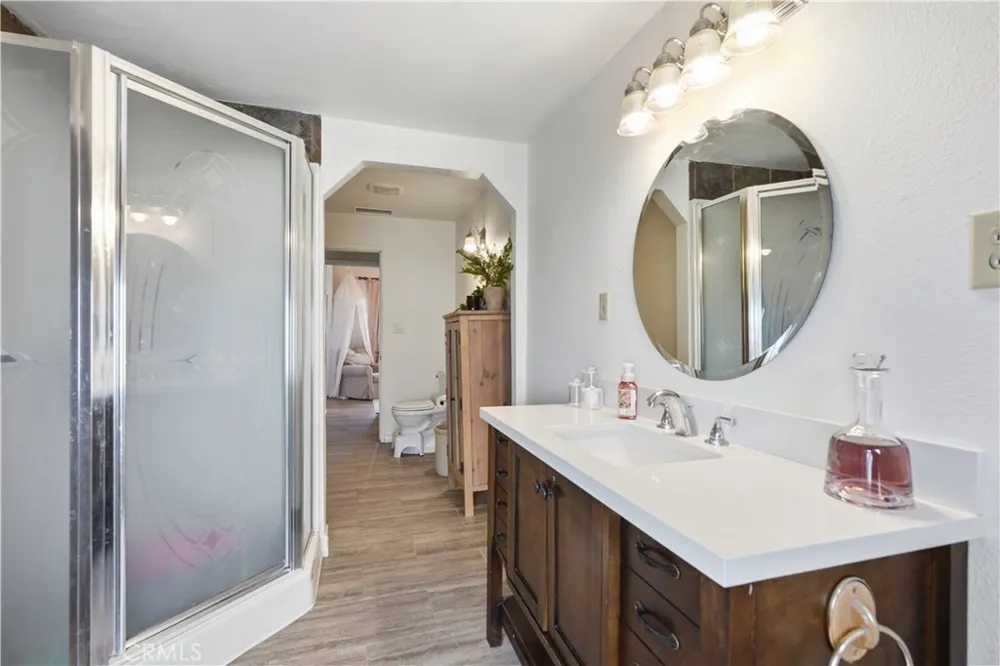 15761 Joshua Apple Valley, CA 92307