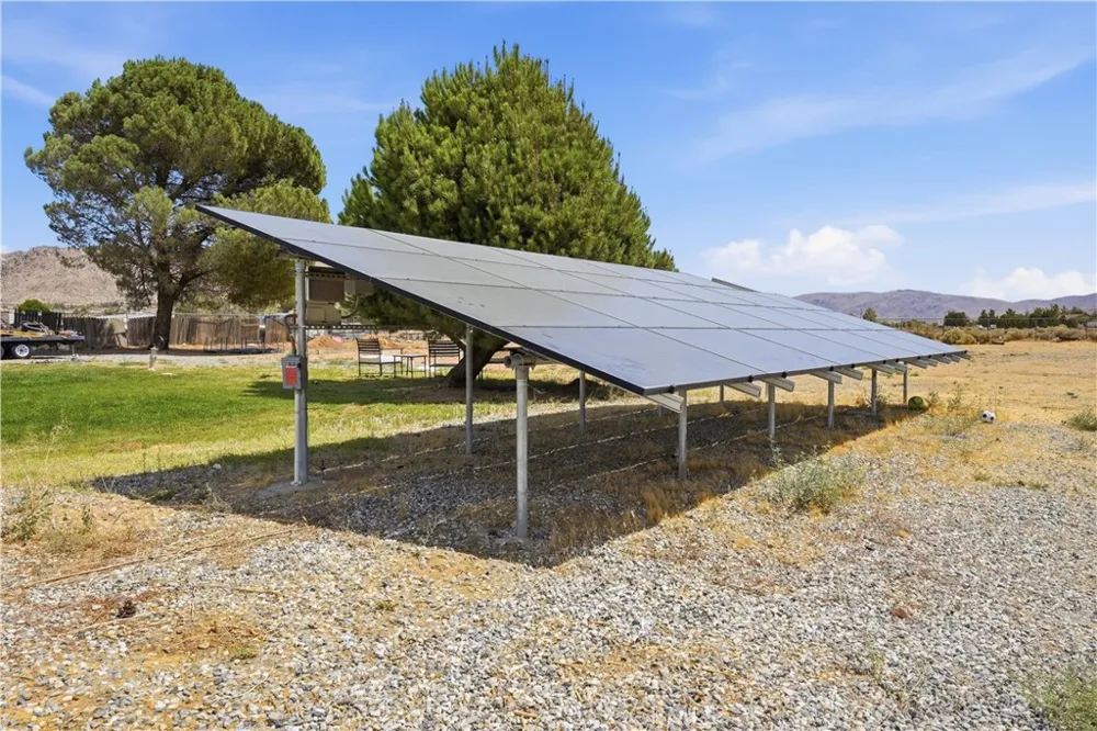 15761 Joshua Apple Valley, CA 92307