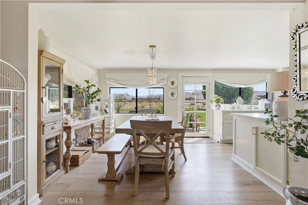 15761 Joshua Apple Valley, CA 92307