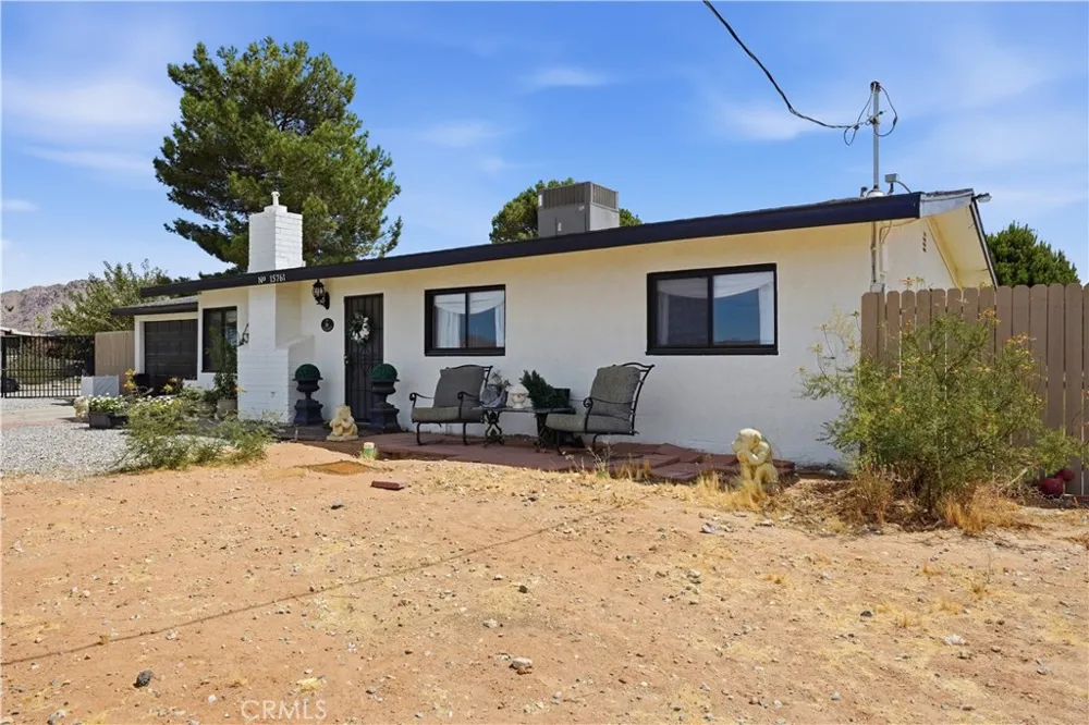15761 Joshua Apple Valley, CA 92307