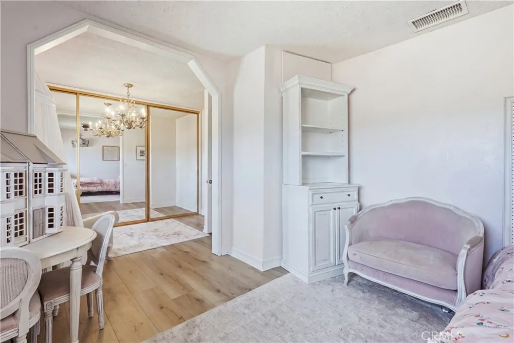 15761 Joshua Apple Valley, CA 92307