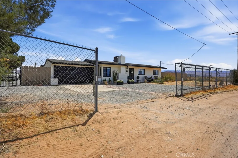 15761 Joshua Apple Valley, CA 92307