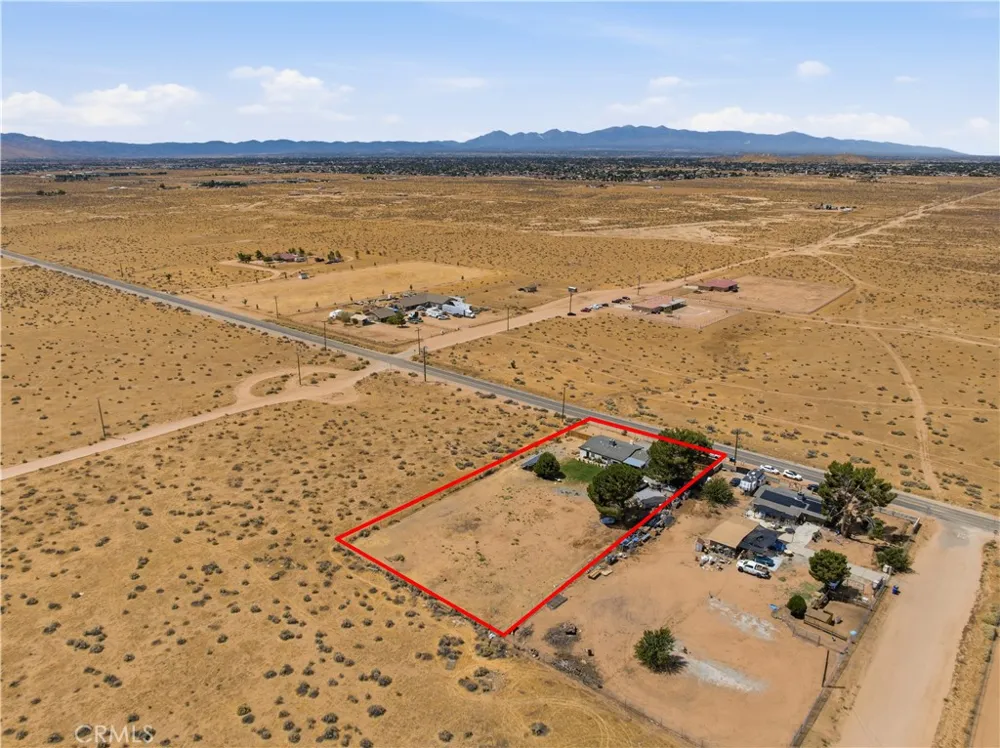 15761 Joshua Apple Valley, CA 92307