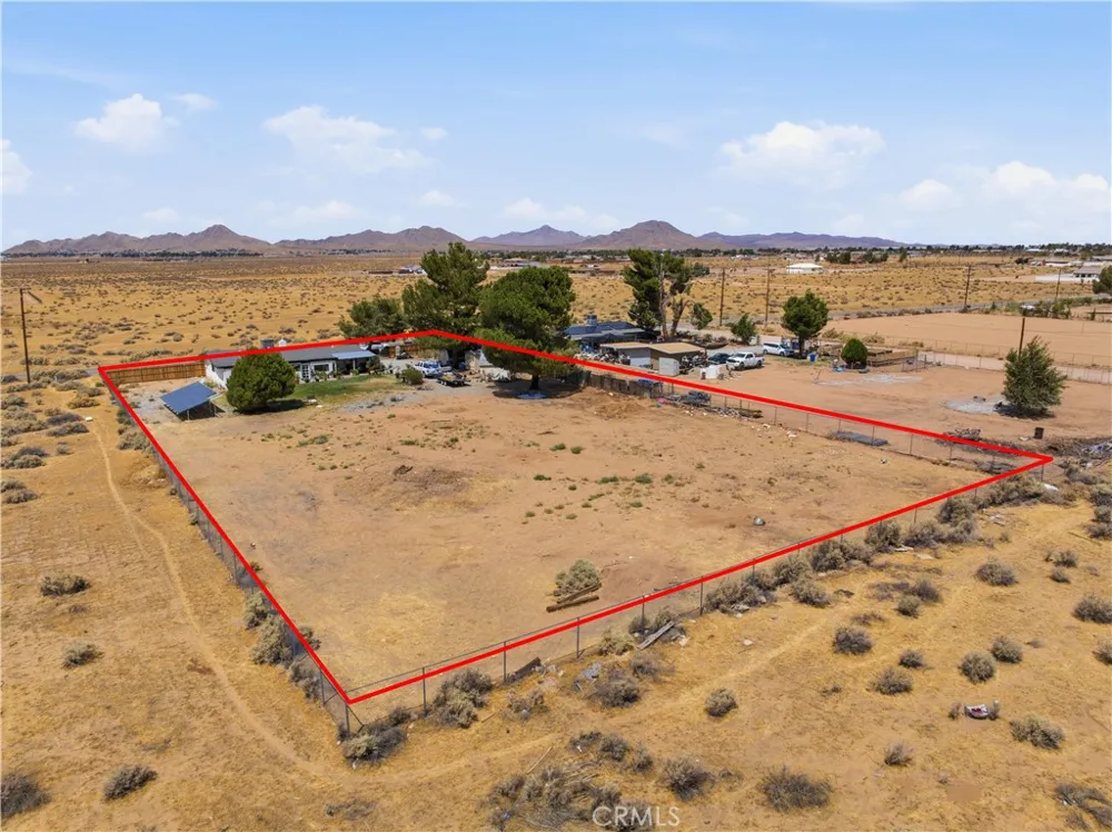 15761 Joshua Apple Valley, CA 92307