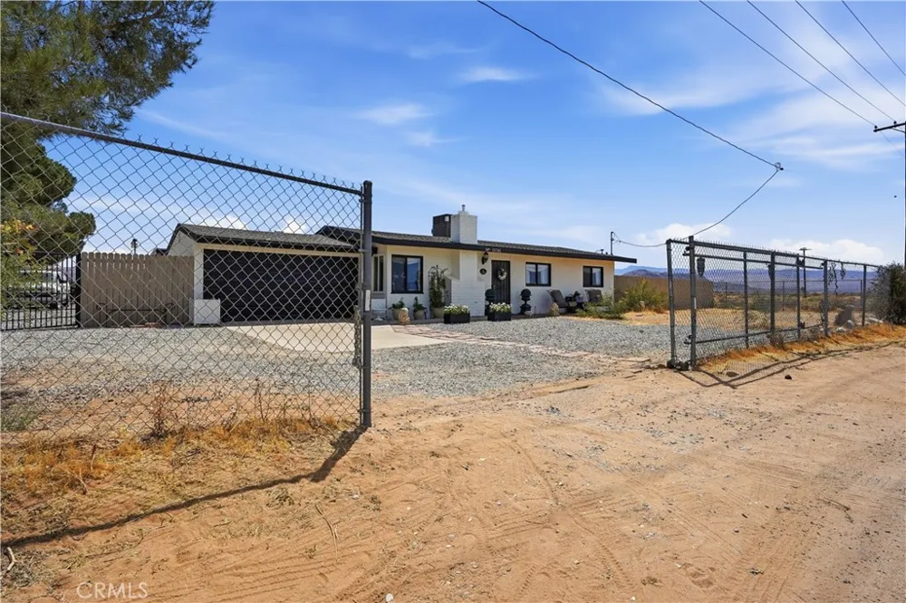 15761 Joshua Apple Valley, CA 92307
