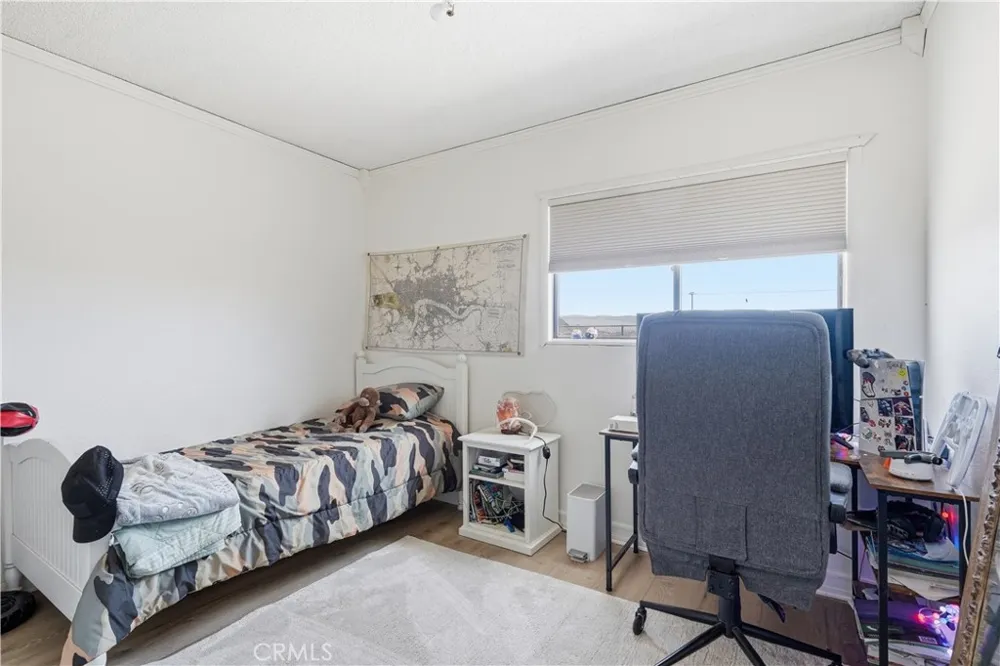 15761 Joshua Apple Valley, CA 92307
