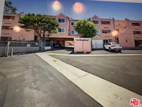 4810 S La Brea Avenue #107