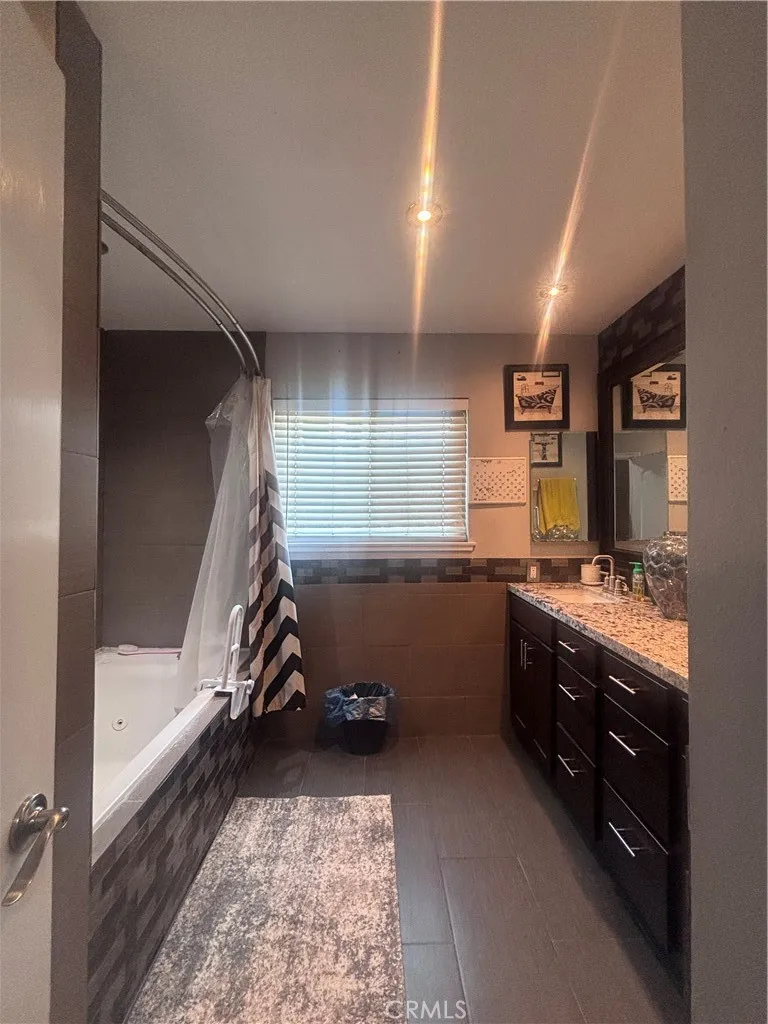 19559 Oakland Rialto, CA 92377