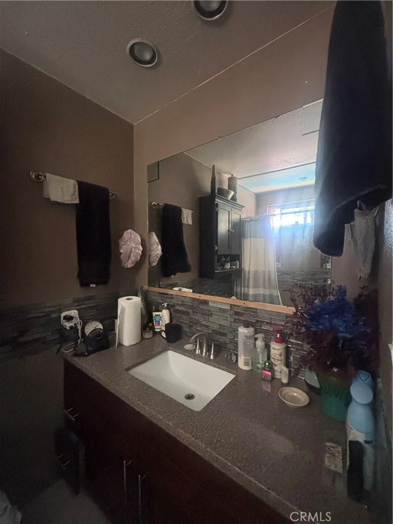 19559 Oakland Rialto, CA 92377