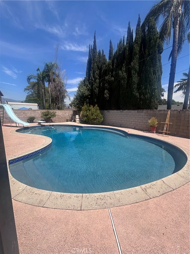 19559 Oakland Rialto, CA 92377