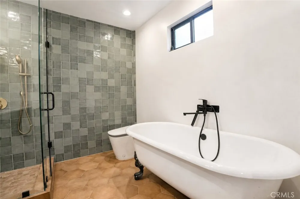 3432 Larissa Los Angeles, CA 90026