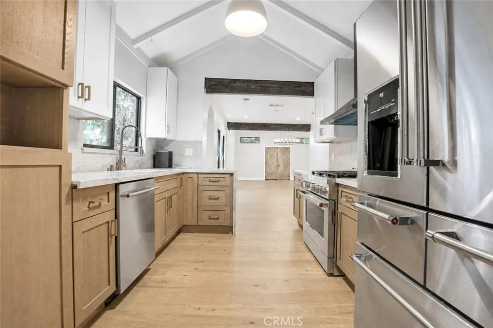 3432 Larissa Los Angeles, CA 90026