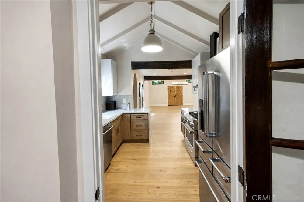 3432 Larissa Los Angeles, CA 90026