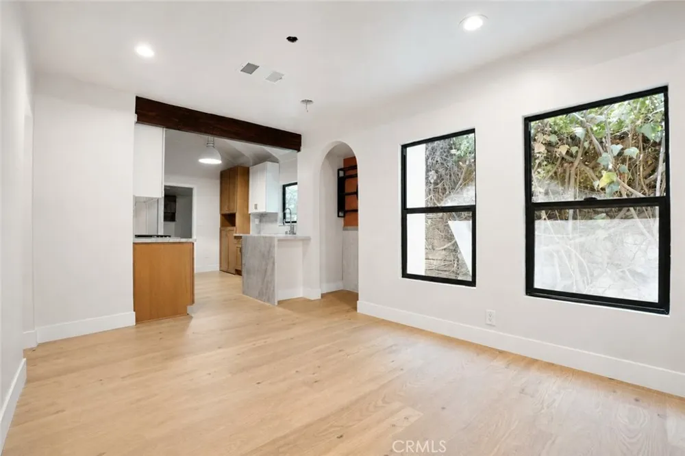 3432 Larissa Los Angeles, CA 90026