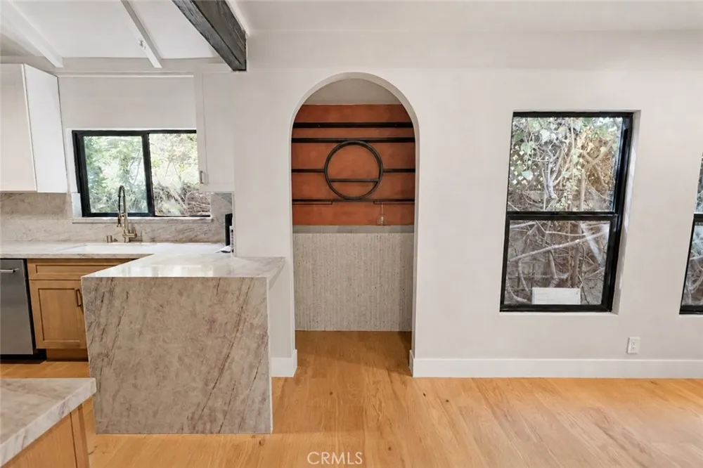 3432 Larissa Los Angeles, CA 90026