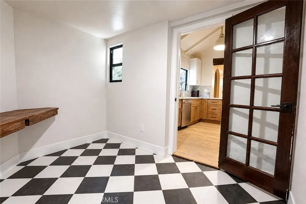 3432 Larissa Los Angeles, CA 90026