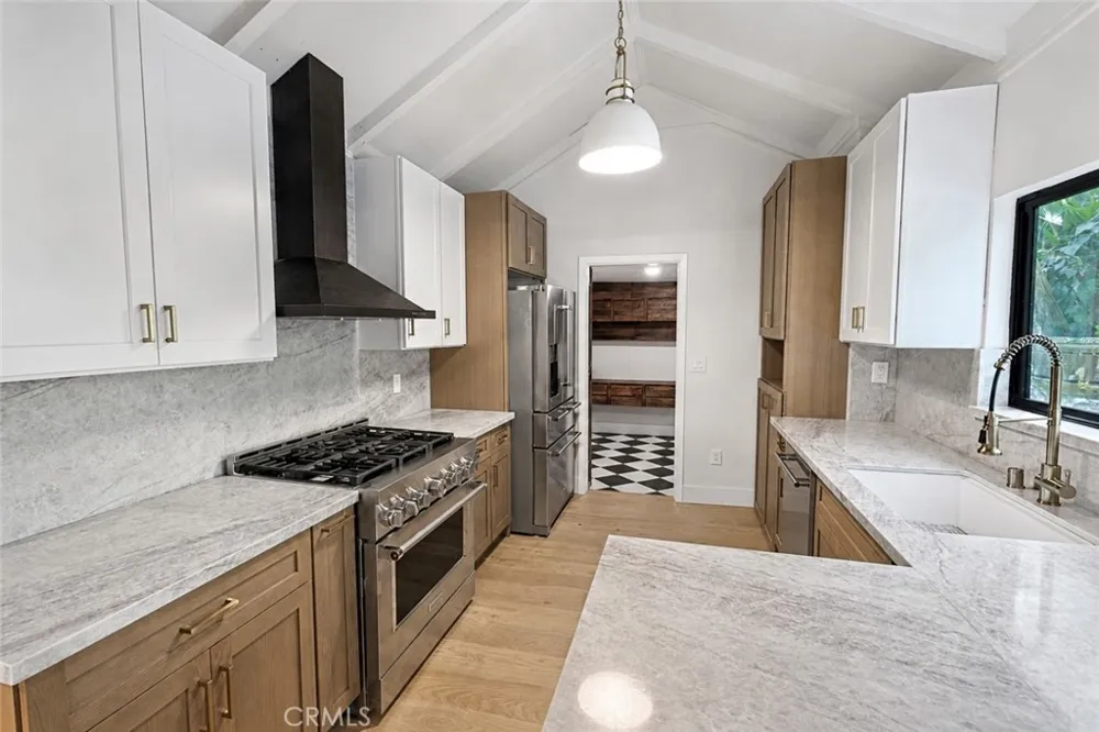3432 Larissa Los Angeles, CA 90026
