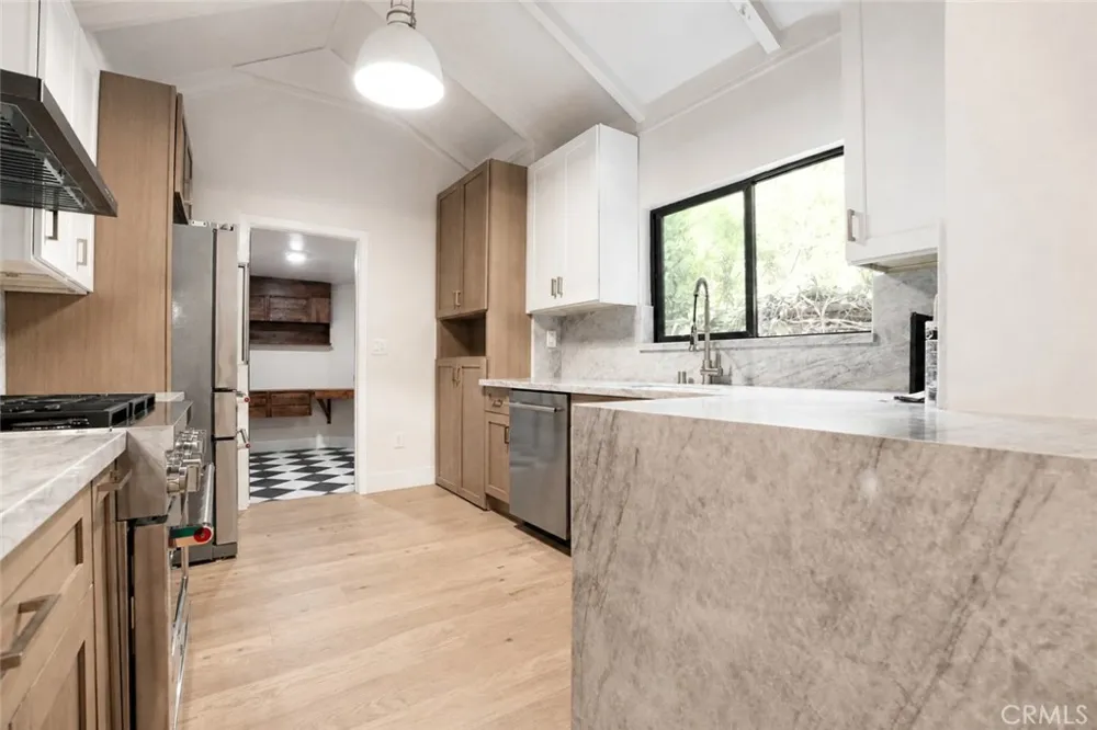 3432 Larissa Los Angeles, CA 90026
