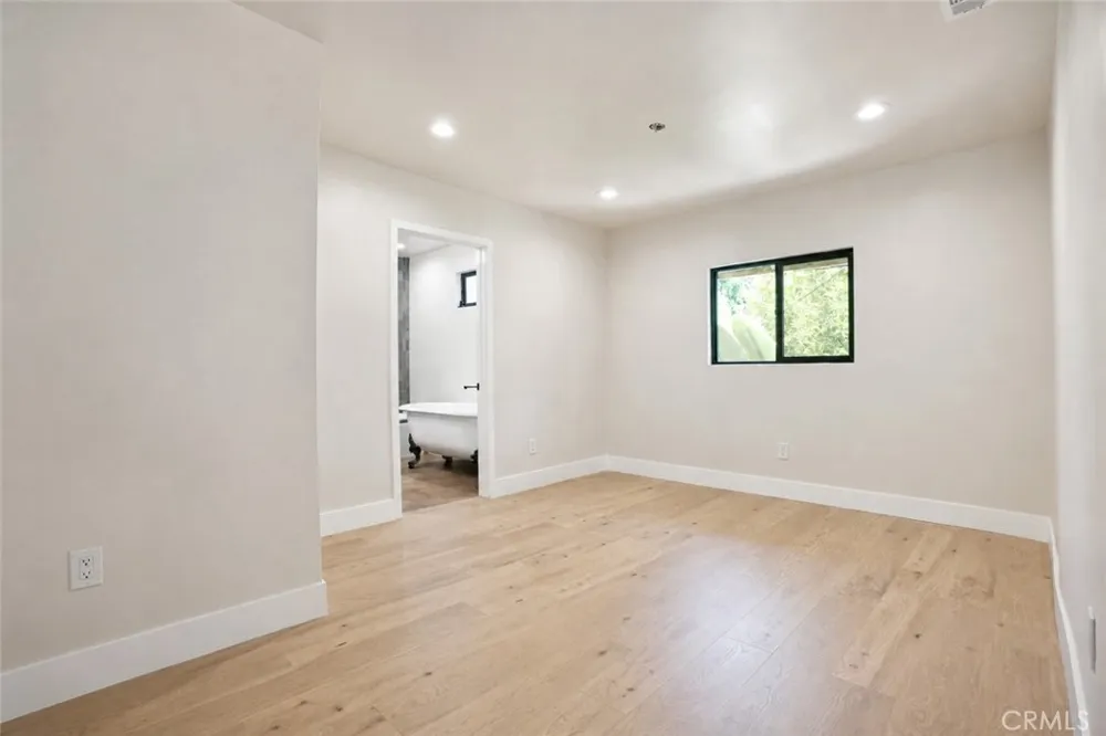 3432 Larissa Los Angeles, CA 90026