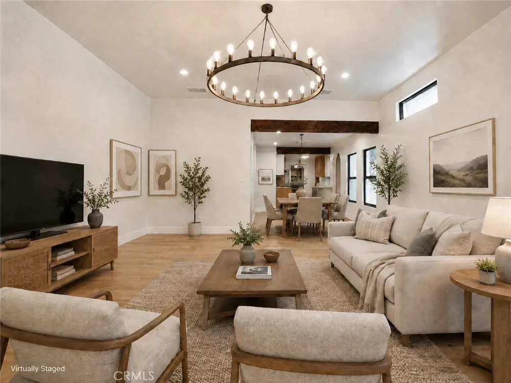 3432 Larissa Los Angeles, CA 90026