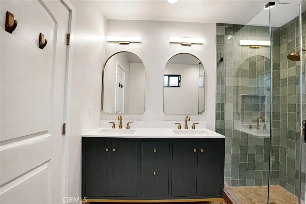 3432 Larissa Los Angeles, CA 90026