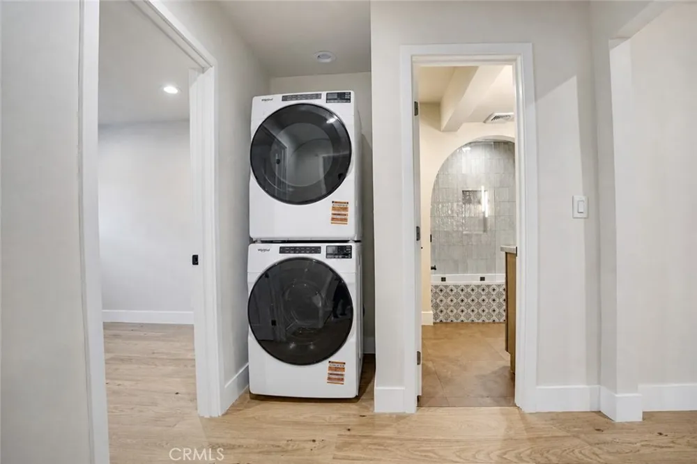 3432 Larissa Los Angeles, CA 90026