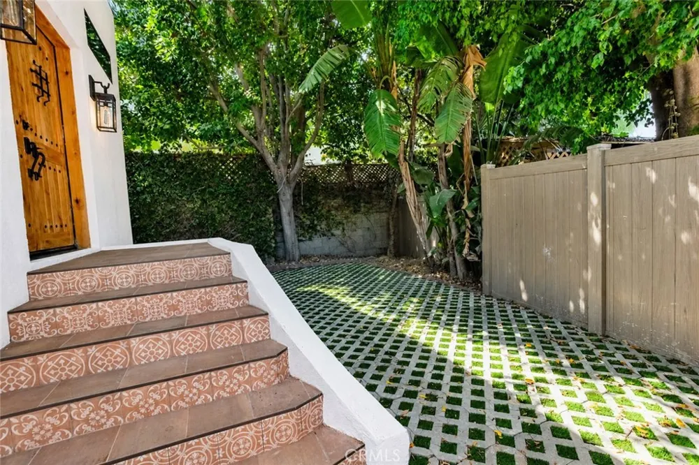 3432 Larissa Los Angeles, CA 90026