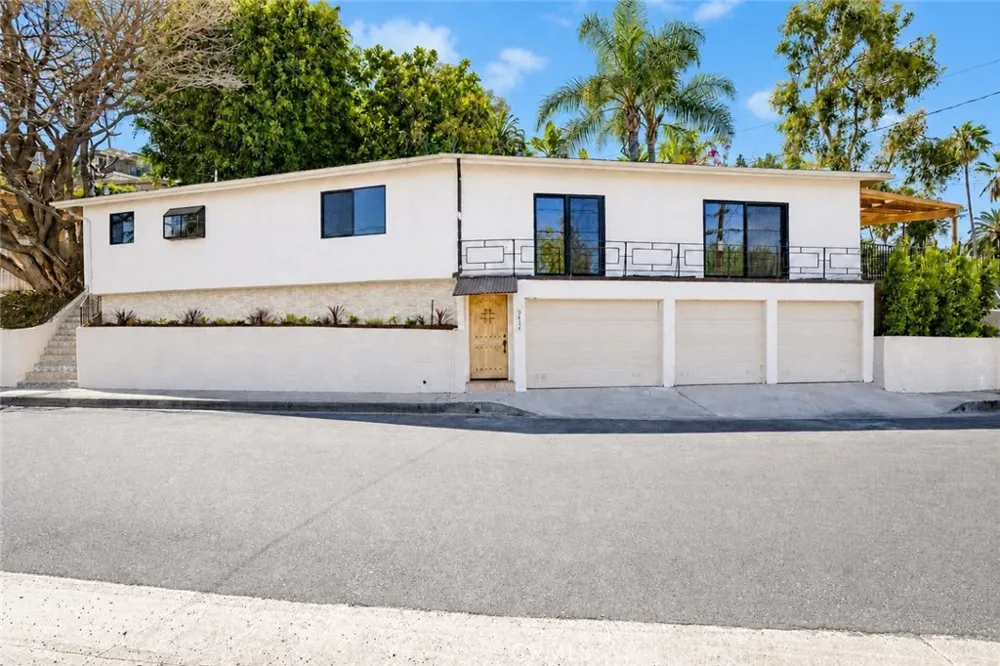 3432 Larissa Los Angeles, CA 90026