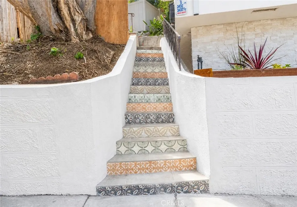 3432 Larissa Los Angeles, CA 90026