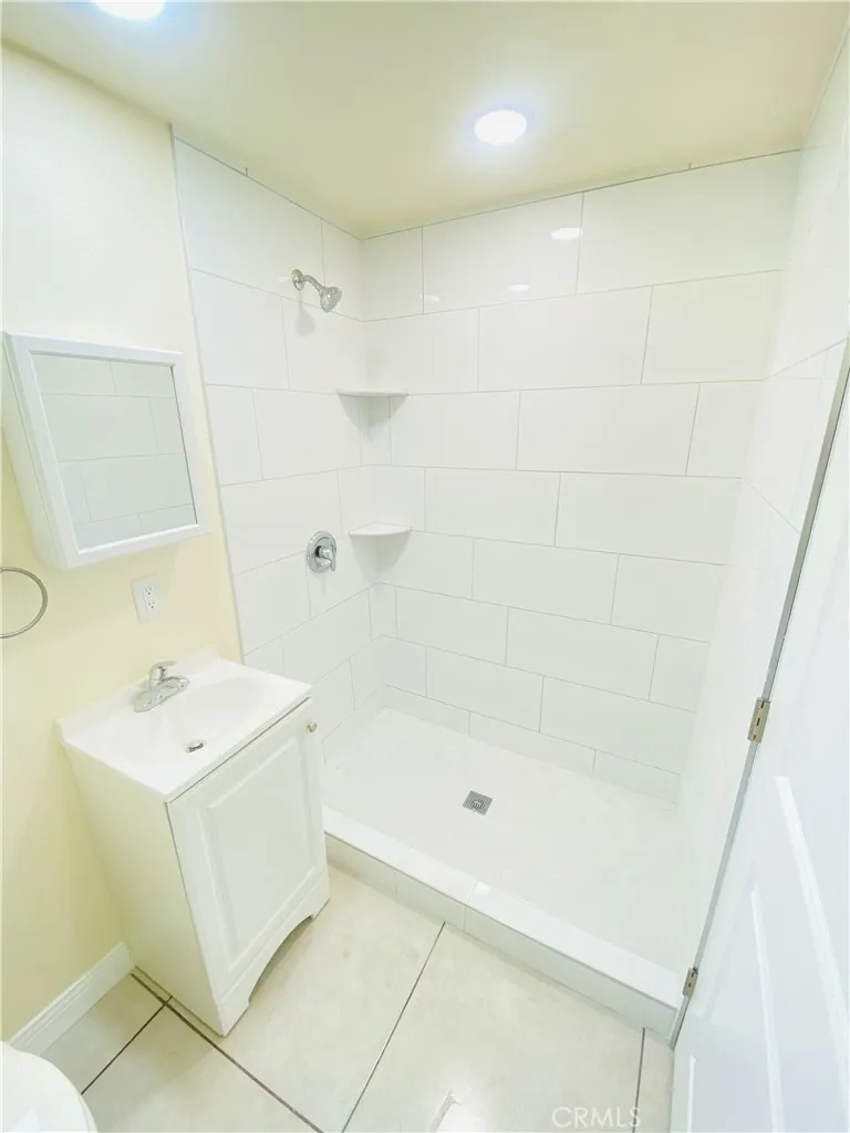 2558 W Lullaby Lane #STUDIO Anaheim, CA 92804