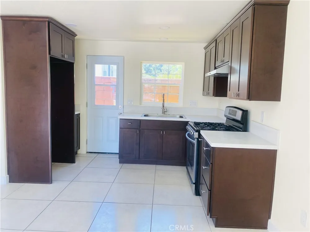 2558 W Lullaby Lane #STUDIO Anaheim, CA 92804