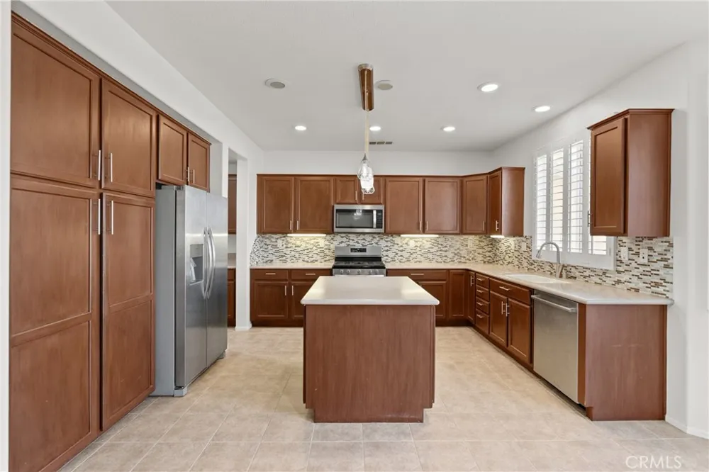 44843 Mariposa Lancaster, CA 93536