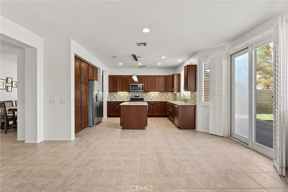 44843 Mariposa Lancaster, CA 93536