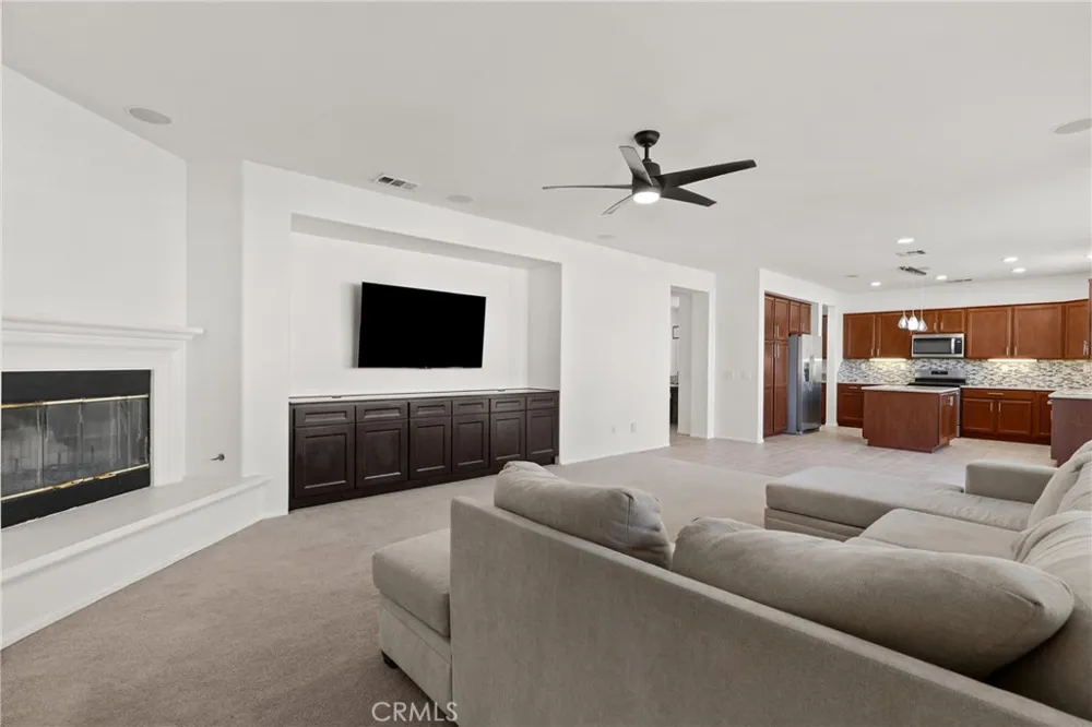 44843 Mariposa Lancaster, CA 93536