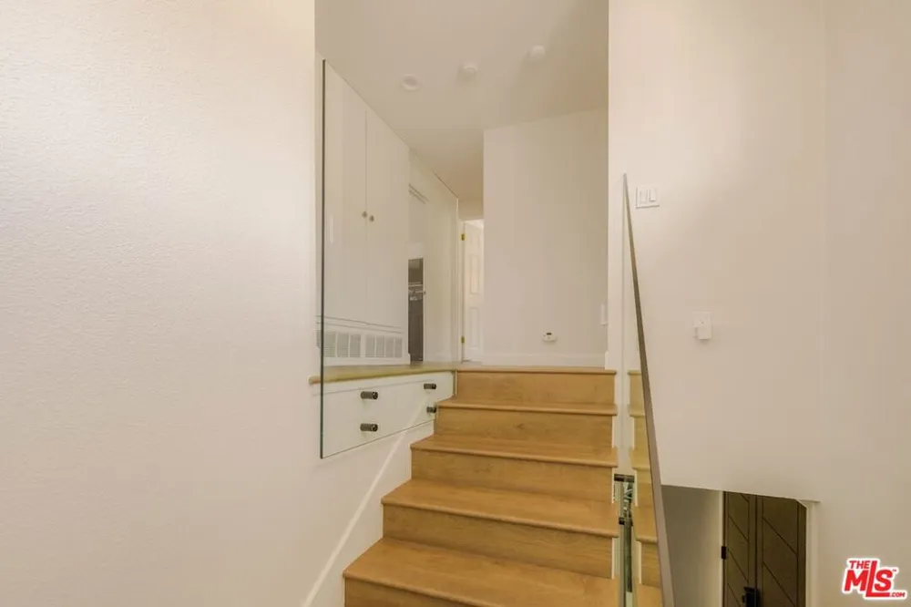 5703 Parkmor Road Calabasas, CA 91302
