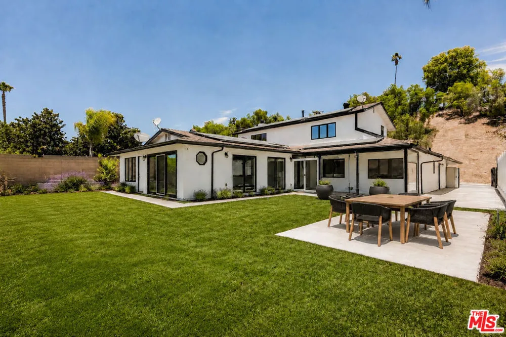 5703 Parkmor Road Calabasas, CA 91302
