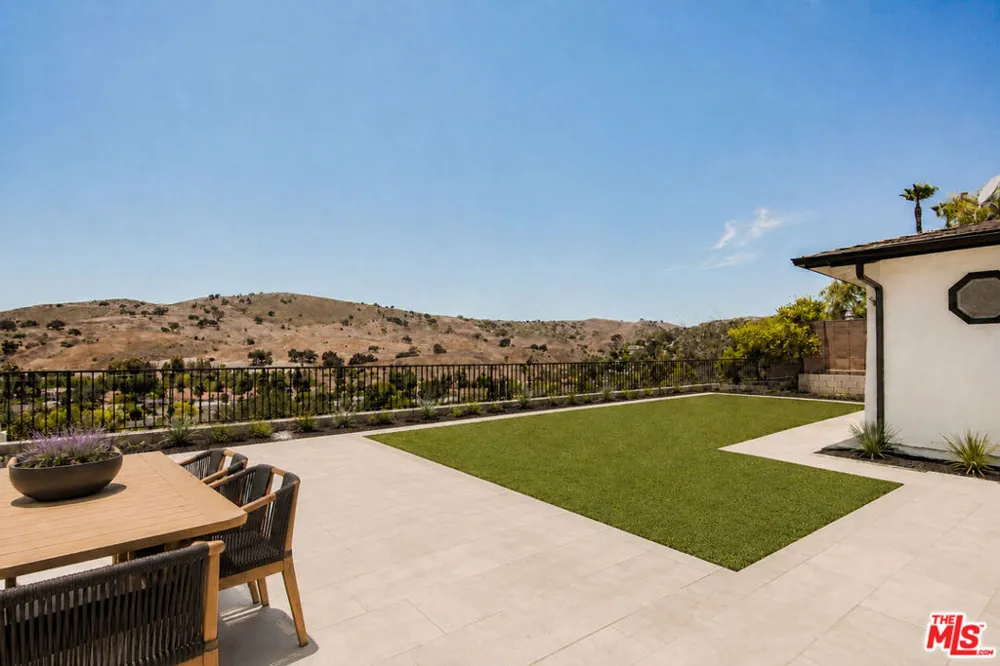 5703 Parkmor Road Calabasas, CA 91302