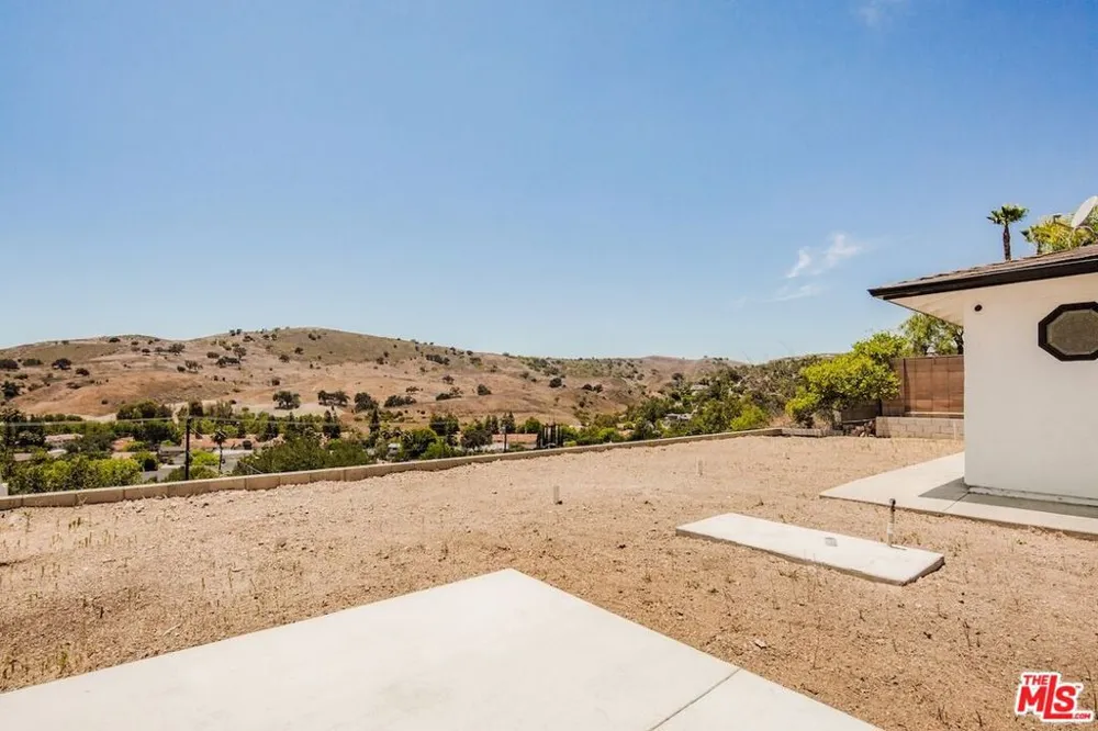 5703 Parkmor Road Calabasas, CA 91302