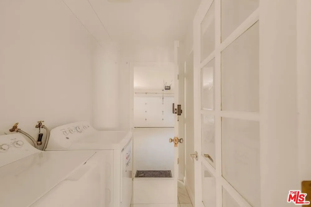5703 Parkmor Road Calabasas, CA 91302