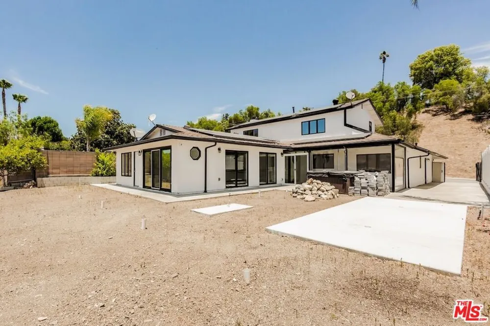 5703 Parkmor Road Calabasas, CA 91302